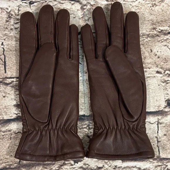 Isotoner Classic Brown Leather Gloves - Picture 2 of 8